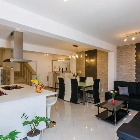 Prázdninový dům Three-bedroom In