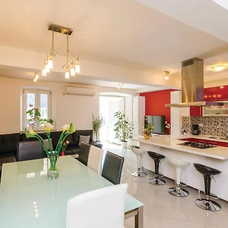 Three-bedroom In Prázdninový dům Mokošica