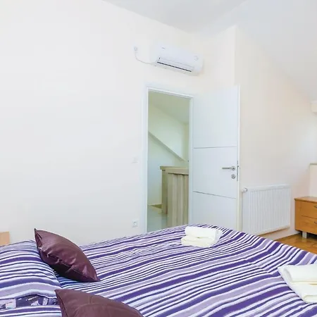 Prázdninový dům Three-bedroom In *