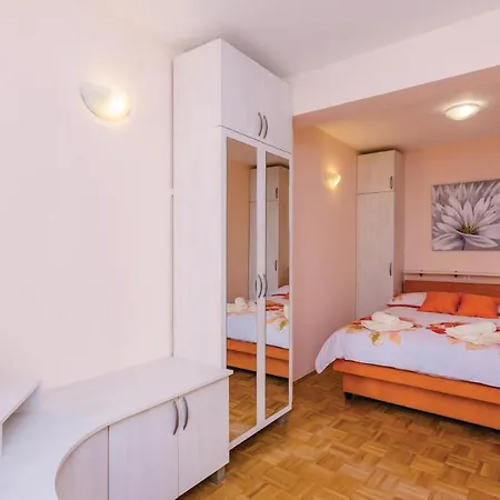 Three-bedroom In Prázdninový dům *